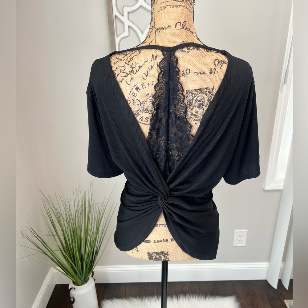 Women’s Top w/Detailed Back